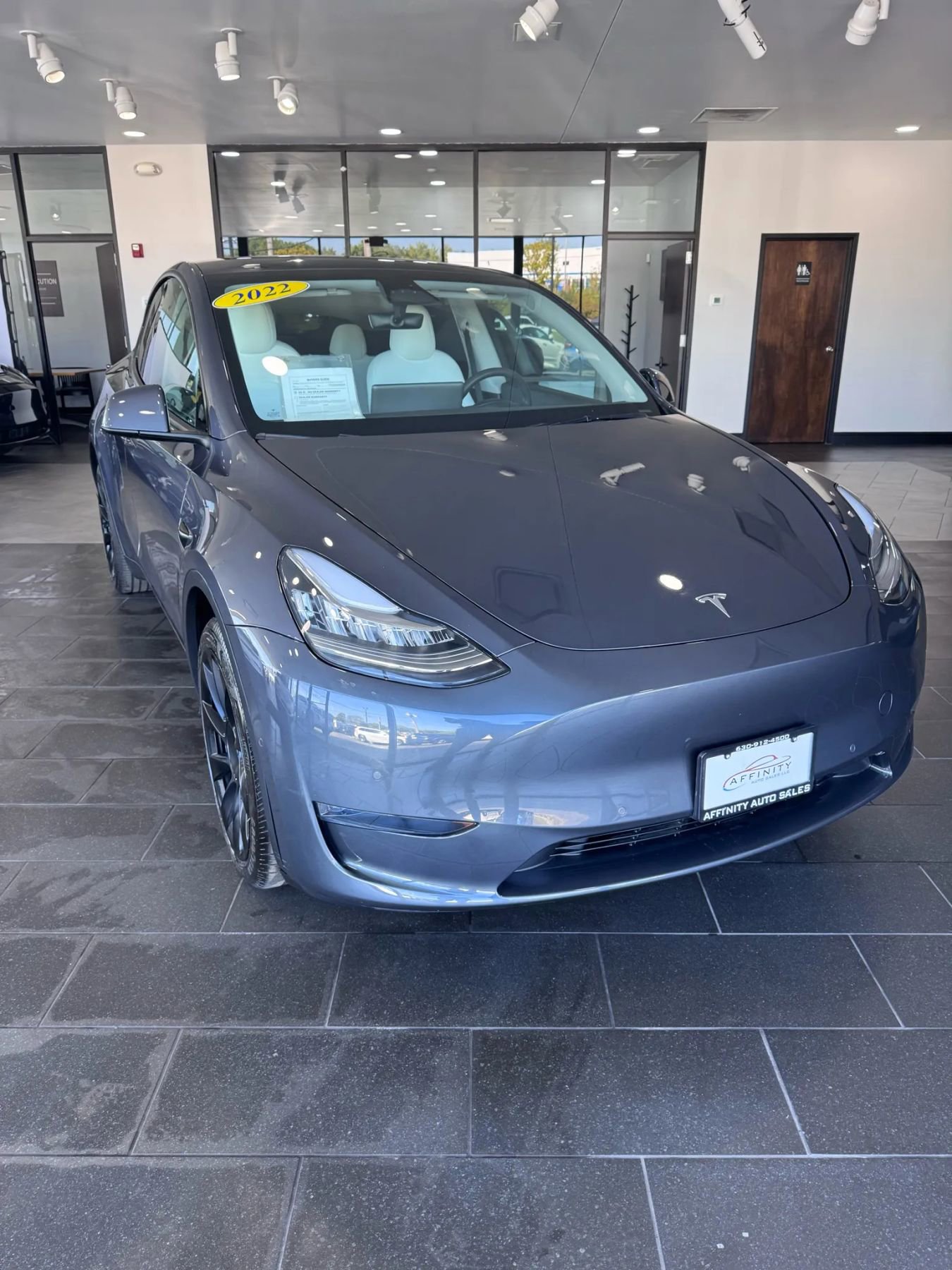 Used 2022 Tesla Model Y Long Range image 7
