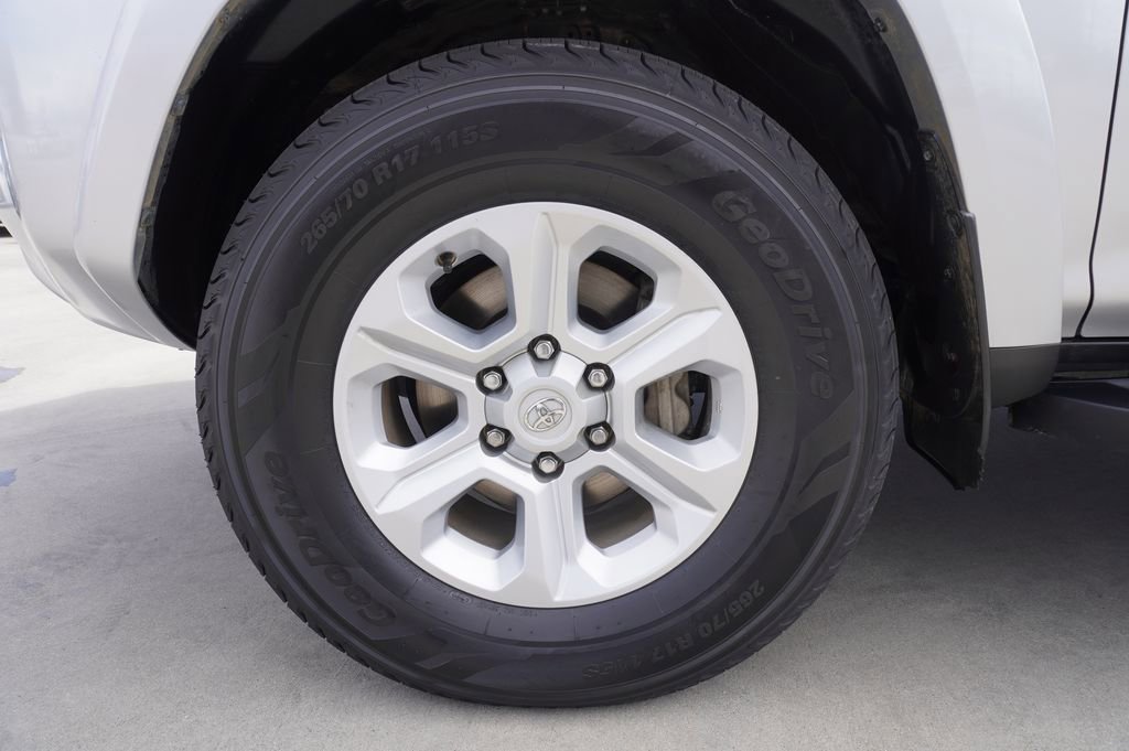 Certified 2022 Toyota 4Runner SR5 Premium w/ Moonroof Package AWD/4WD image 21