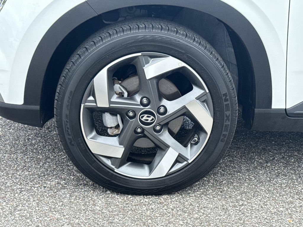 Used 2025 Hyundai Venue SEL FWD image 11
