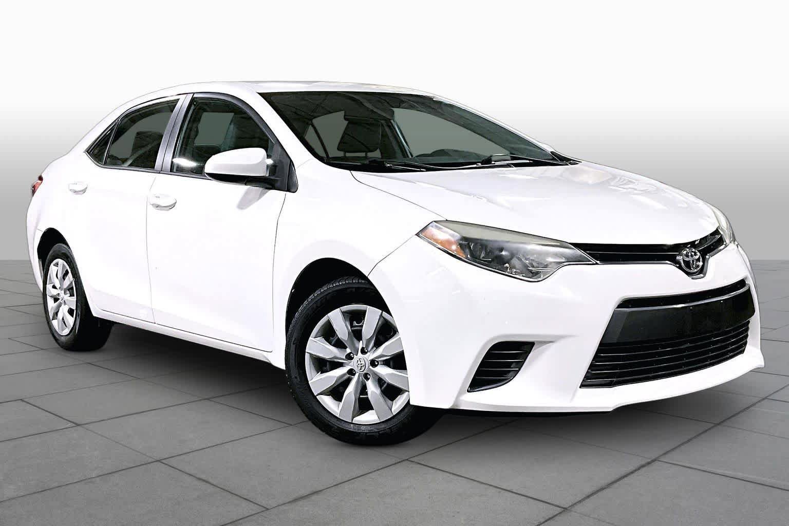 Used 2015 Toyota Corolla LE FWD image 3