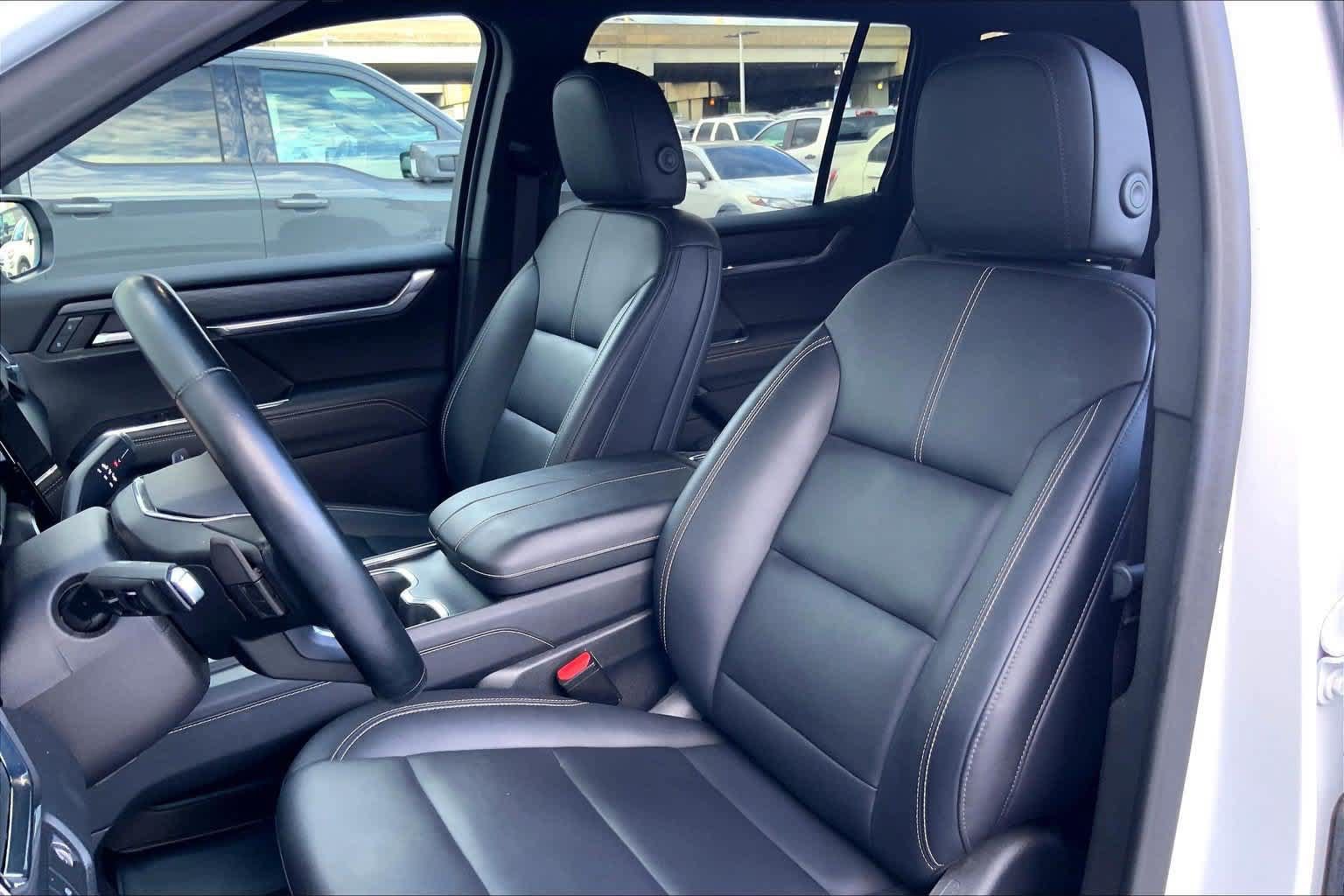 Used 2024 GMC Acadia Elevation w/ Luxury Package FWD image 11