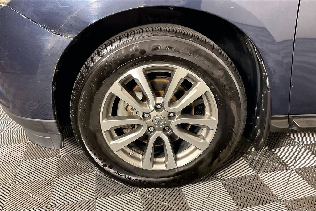 Used 2015 Nissan Pathfinder SV w/ Cargo Package FWD image 10