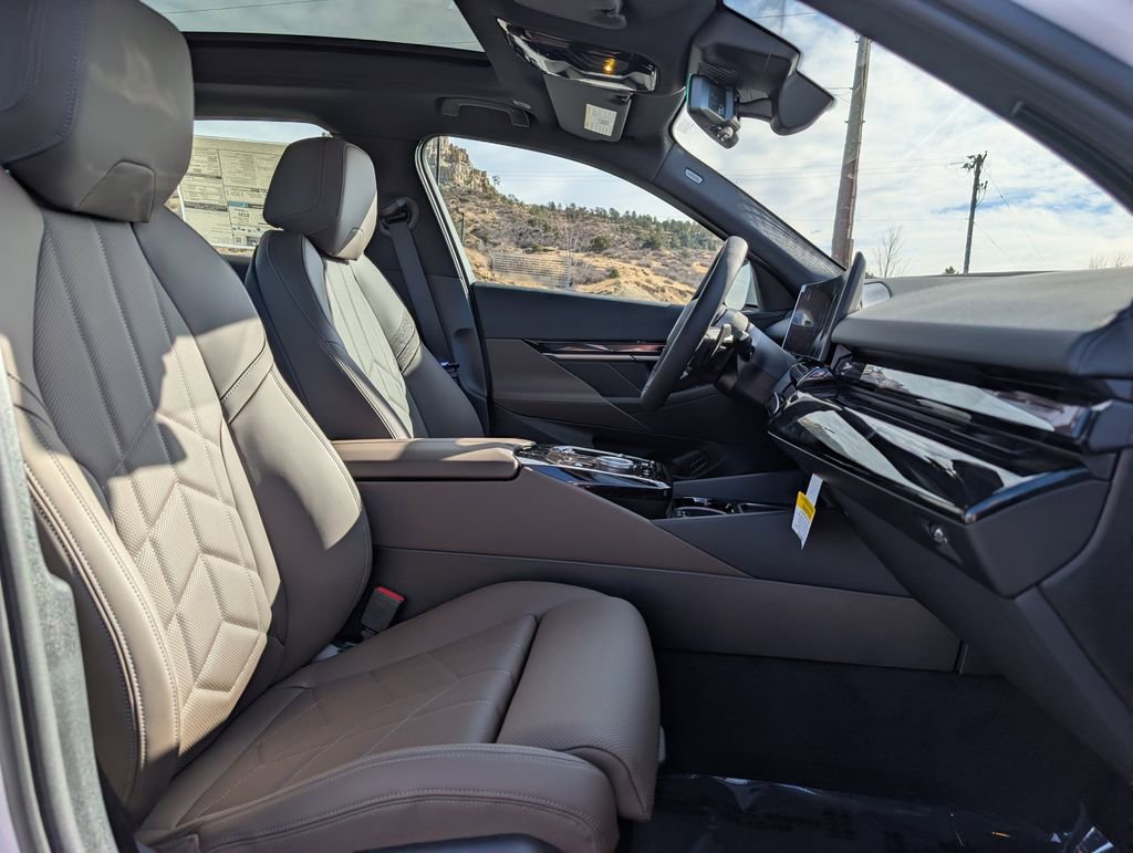 New 2026 BMW 550e xDrive w/ Premium Package image 22