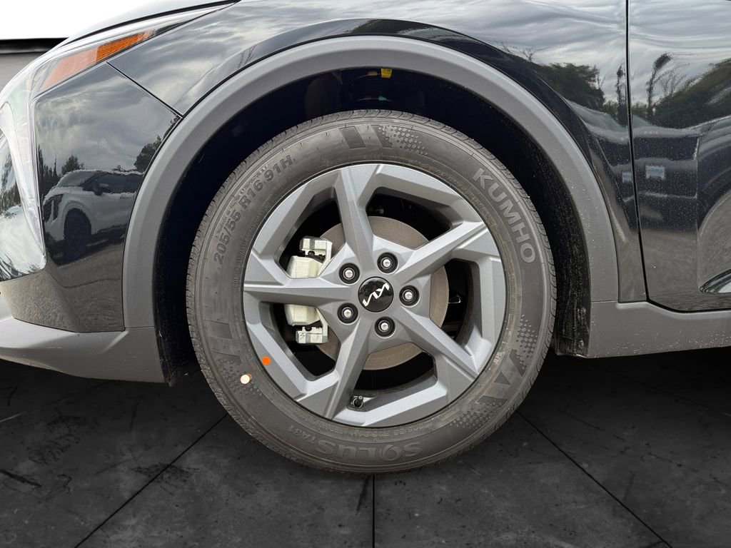 New 2025 Kia K4 LXS image 14