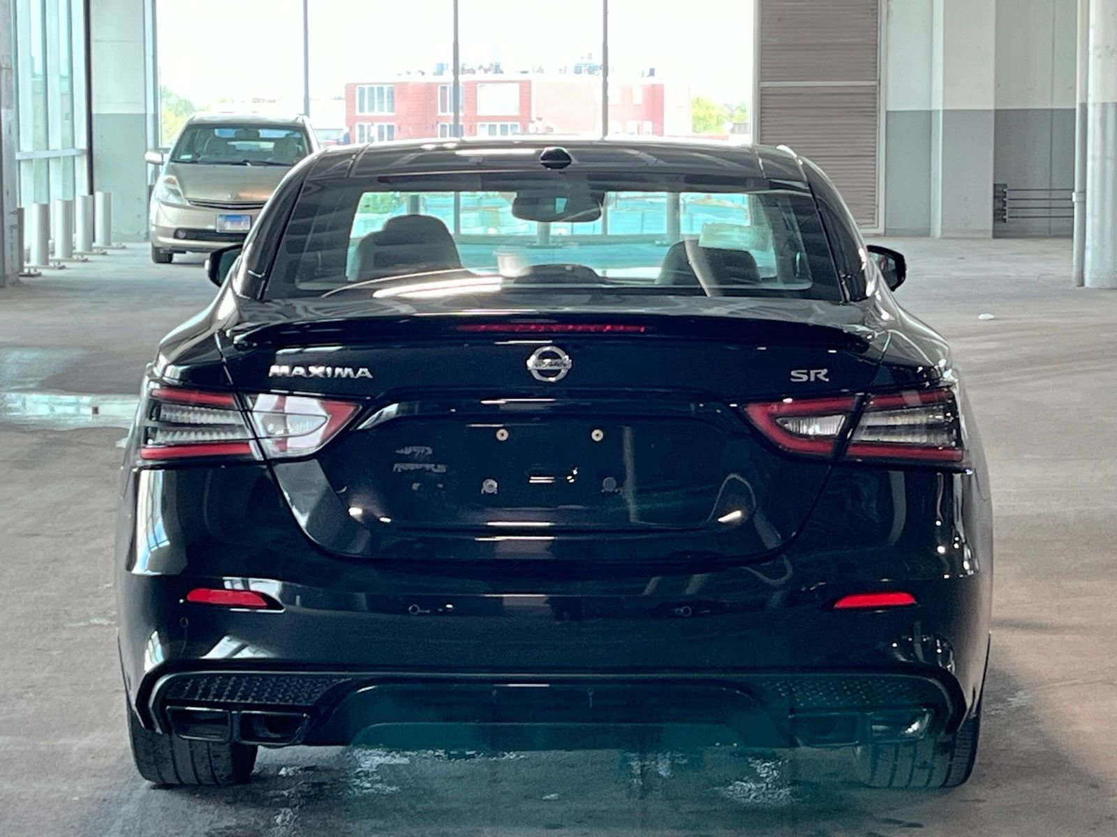 Used 2022 Nissan Maxima SR w/ Sport Mat Group FWD image 9