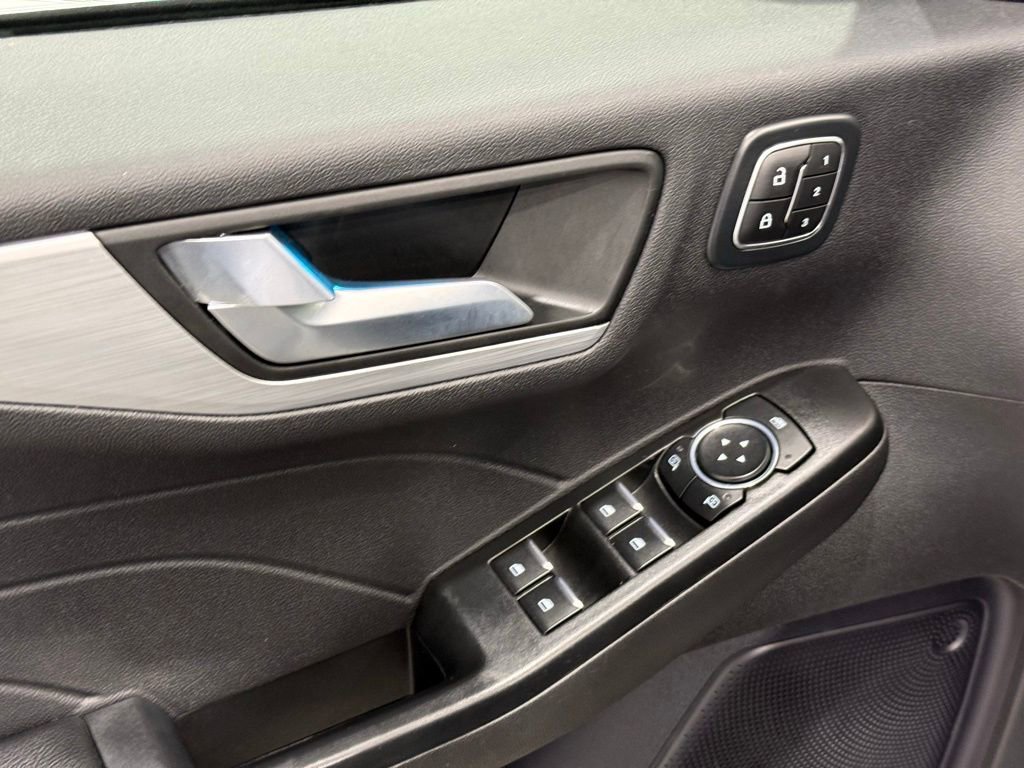 Used 2024 Ford Escape Platinum AWD/4WD image 16