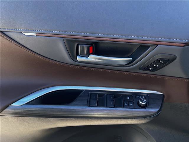 Certified 2021 Toyota Venza XLE w/ Carpet Mat Package (TMS) image 11