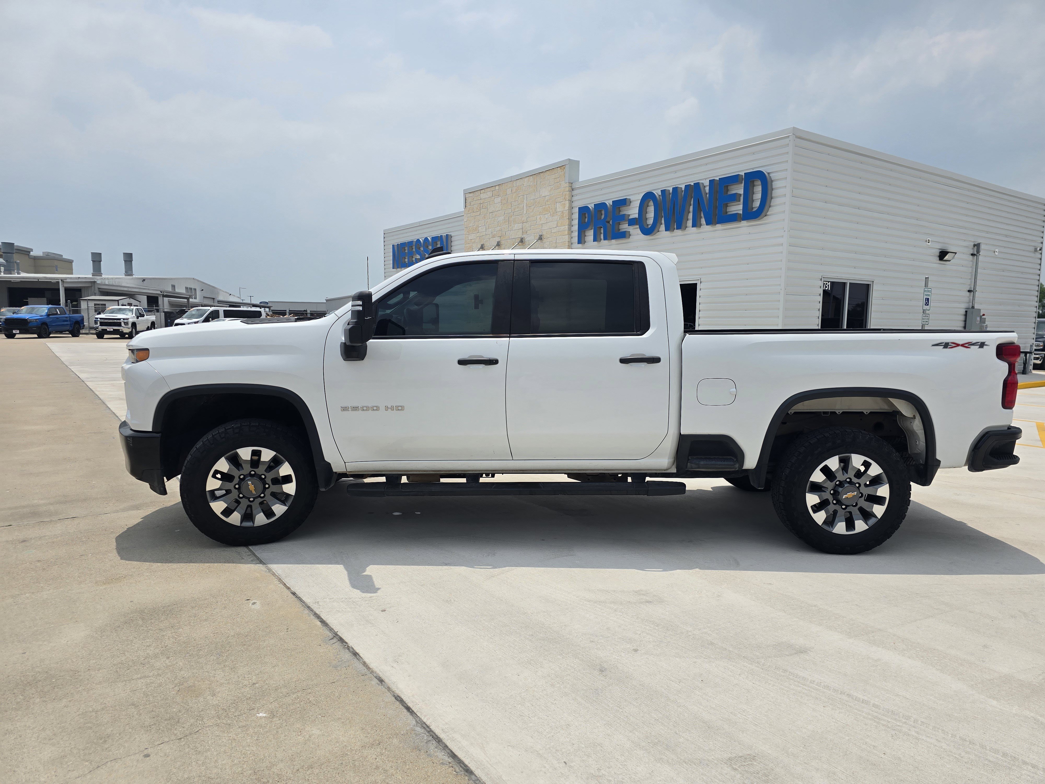 Used 2022 Chevrolet Silverado 2500 Custom w/ Custom Value Package AWD/4WD image 6