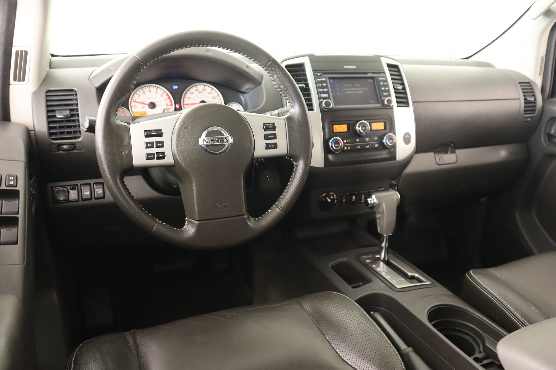 Used 2017 Nissan Frontier PRO-4X w/ Pro-4x Luxury Package image 2