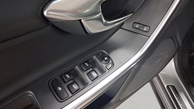 Used 2018 Volvo V60 T5 Dynamic w/ Vision Package FWD image 24