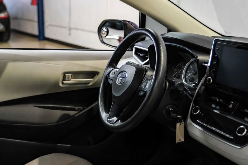 Used 2022 Toyota Corolla LE FWD image 13