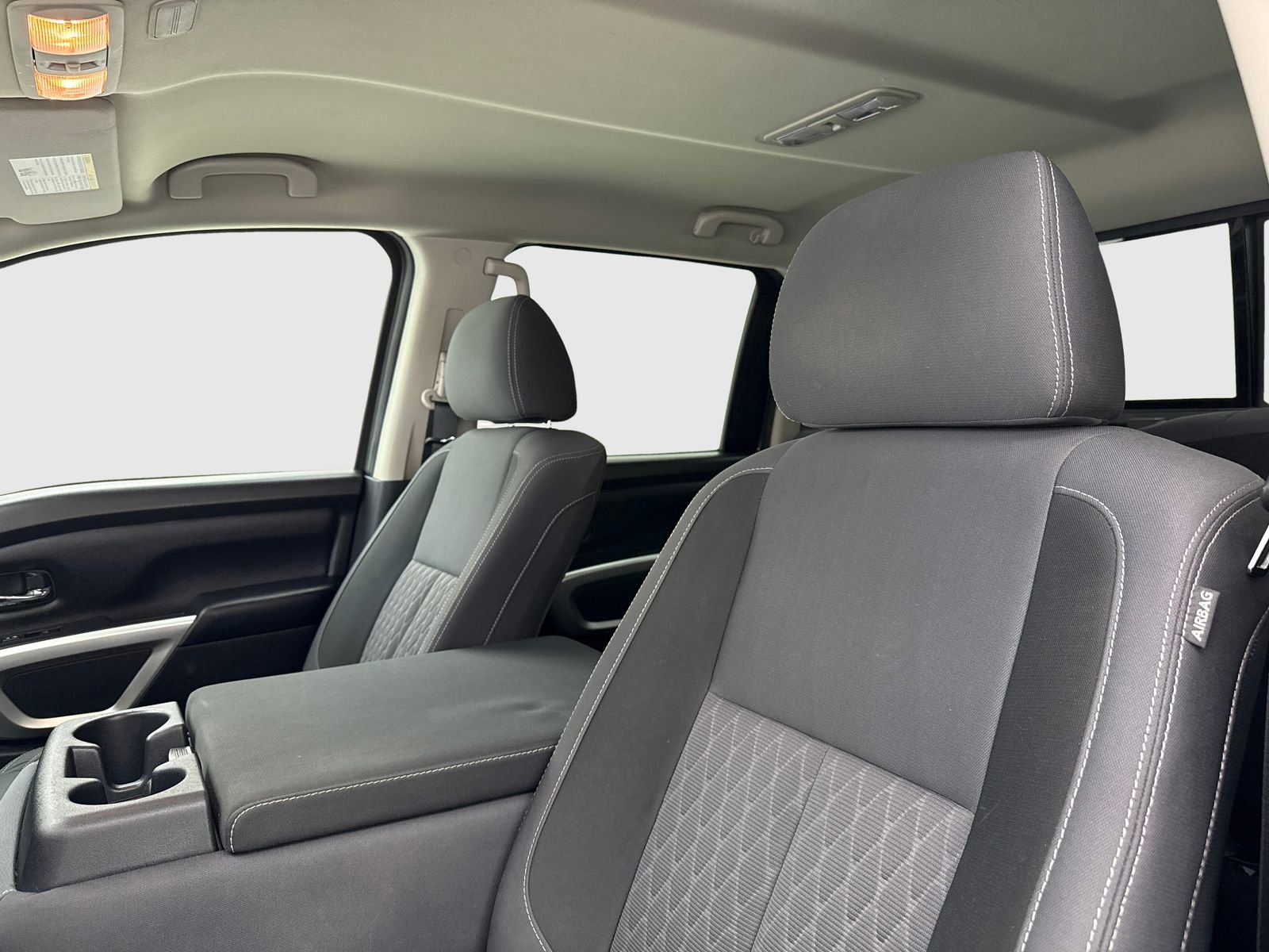 Used 2022 Nissan Titan SV AWD/4WD image 19