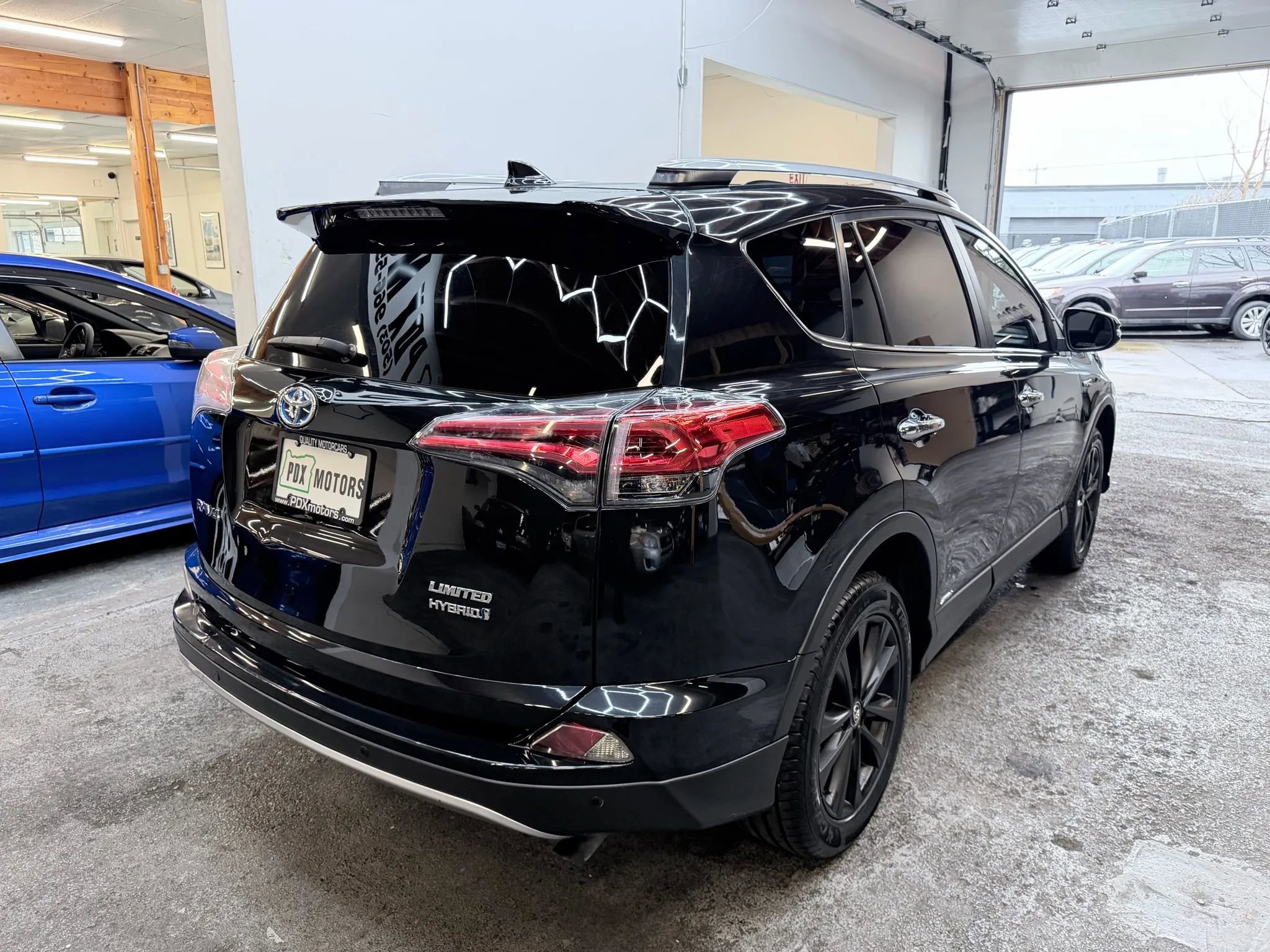 Used 2017 Toyota RAV4 Limited AWD/4WD image 3