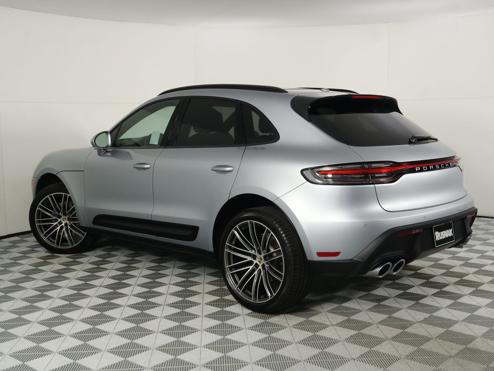Certified 2026 Porsche Macan AWD/4WD image 3