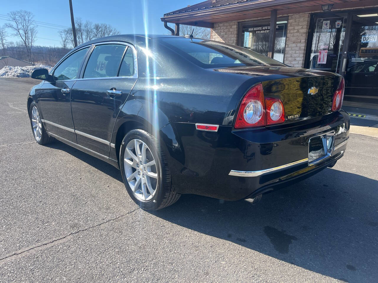 Used 2009 Chevrolet Malibu LTZ w/ HFV6 Engine Package image 8