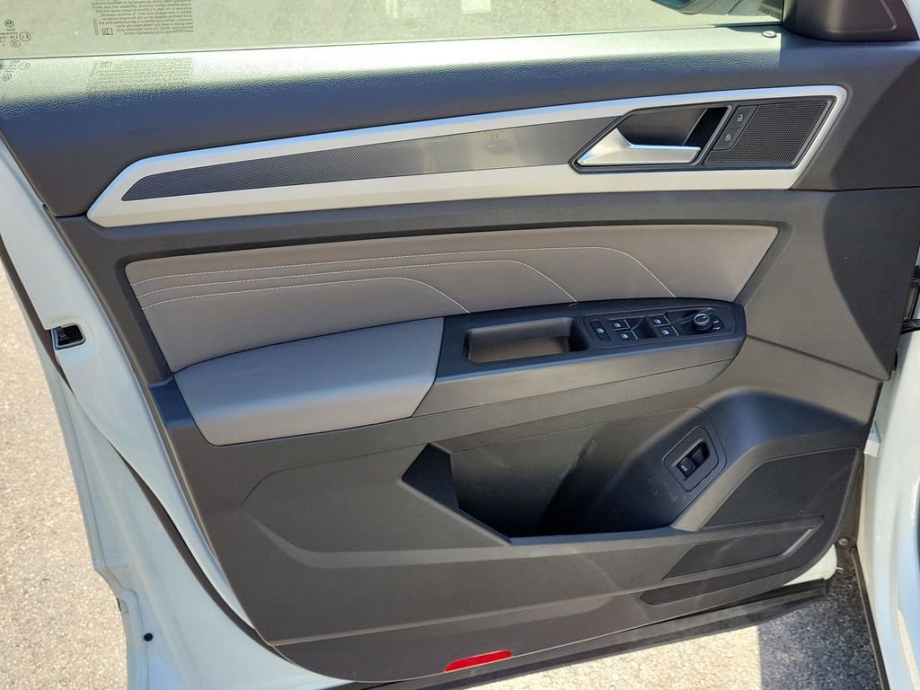 Used 2023 Volkswagen Atlas SEL R-Line image 17