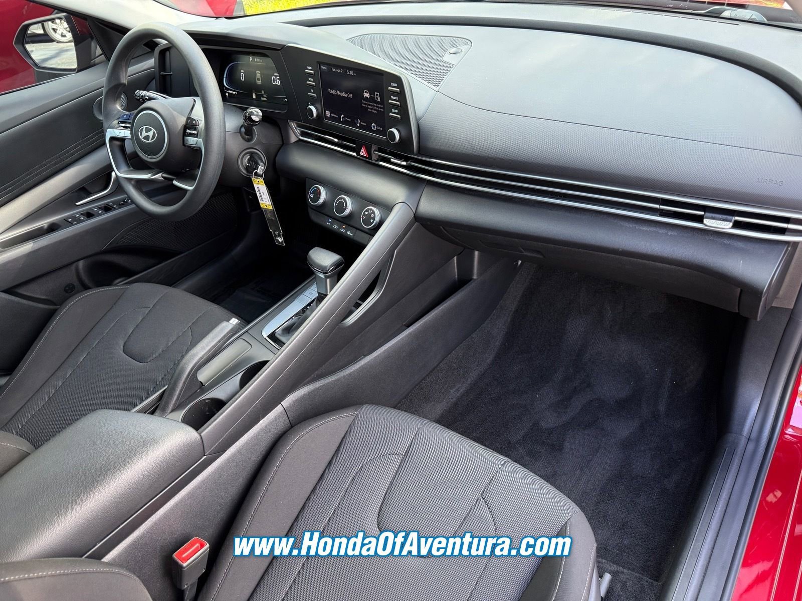 Used 2024 Hyundai Elantra SE FWD image 10