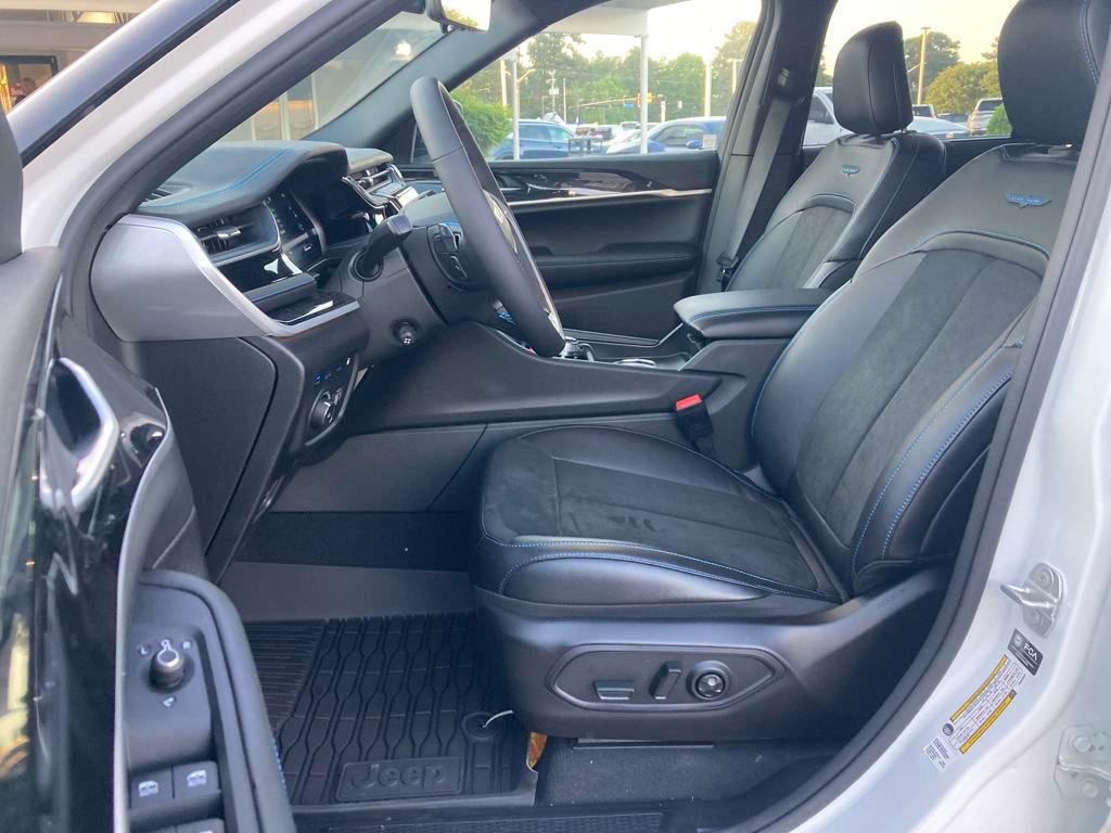 New 2024 Jeep Grand Cherokee Trailhawk w/ Advanced Protech Group II image 10