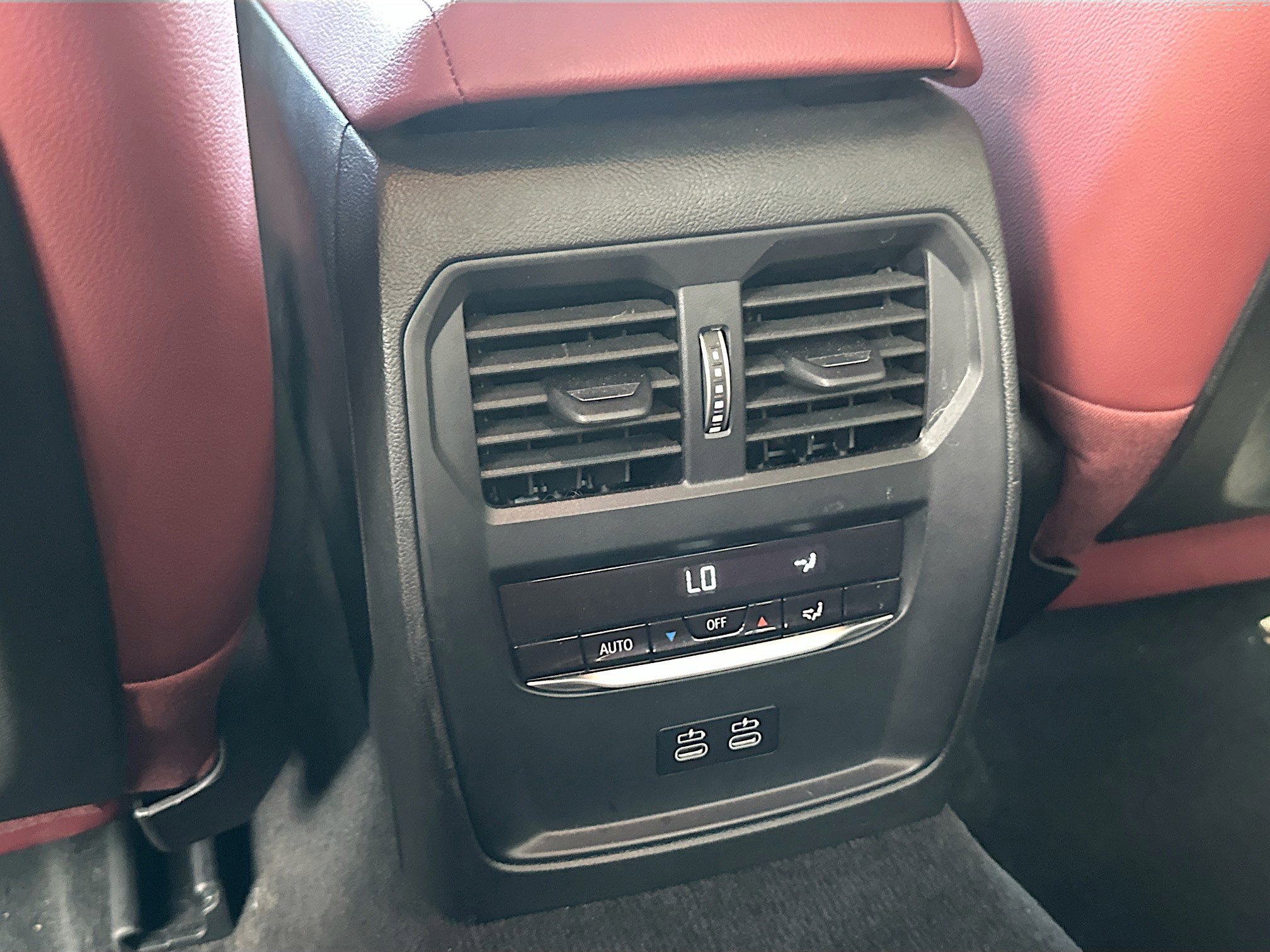 Used 2025 BMW 330i Sedan w/ M Sport Package image 26