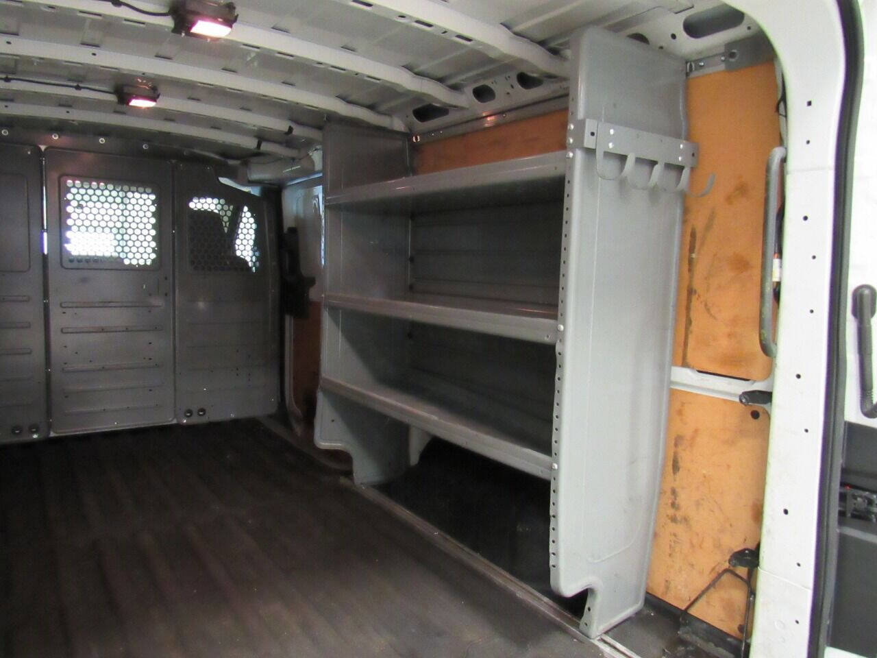 Used 2017 Nissan NV 3500 SV w/ Technology Package image 18