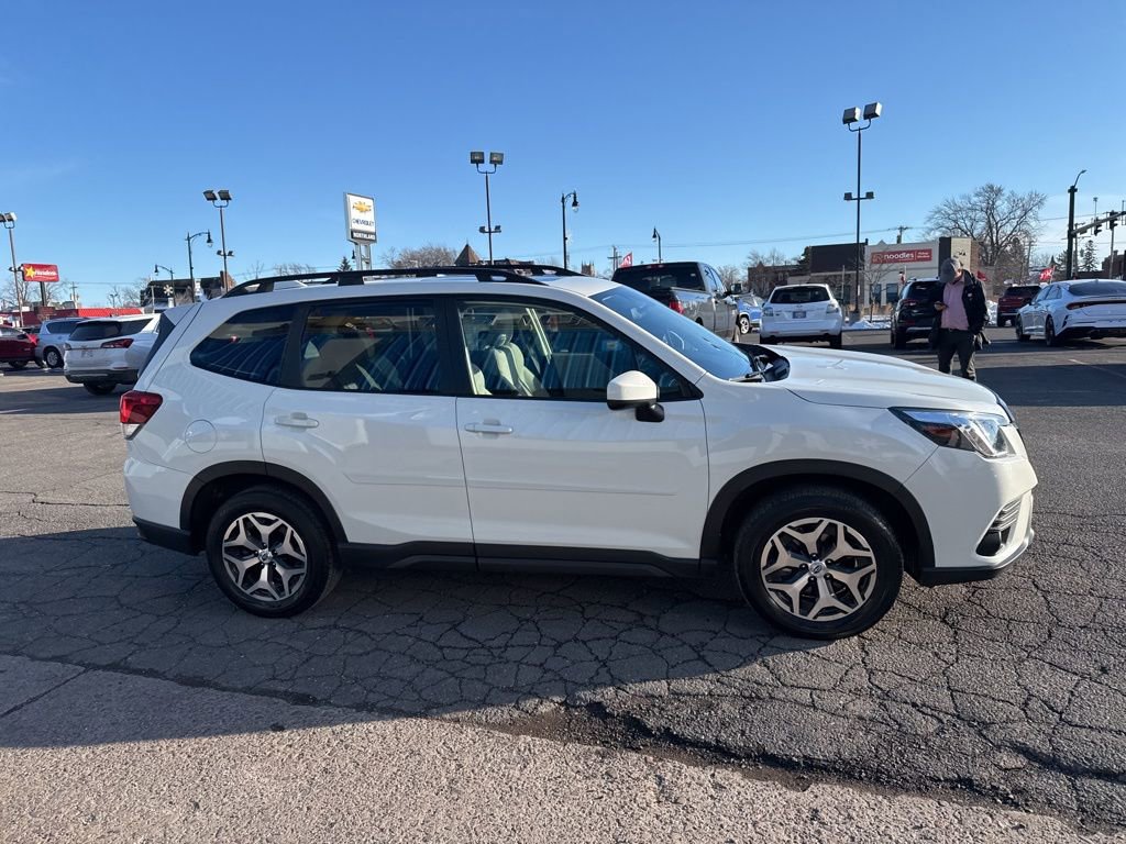 Used 2022 Subaru Forester Premium image 6
