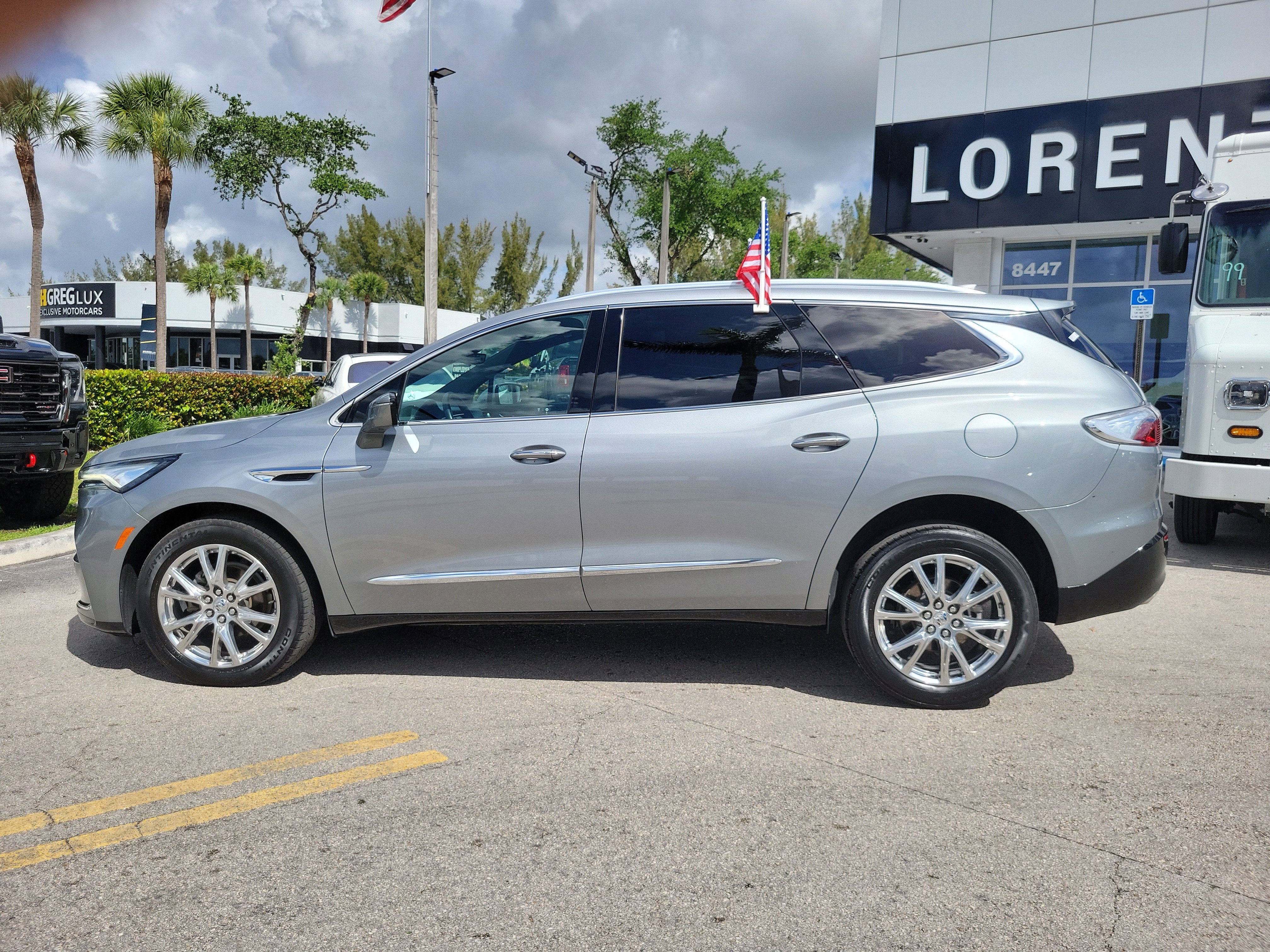 Used 2024 Buick Enclave Premium image 8