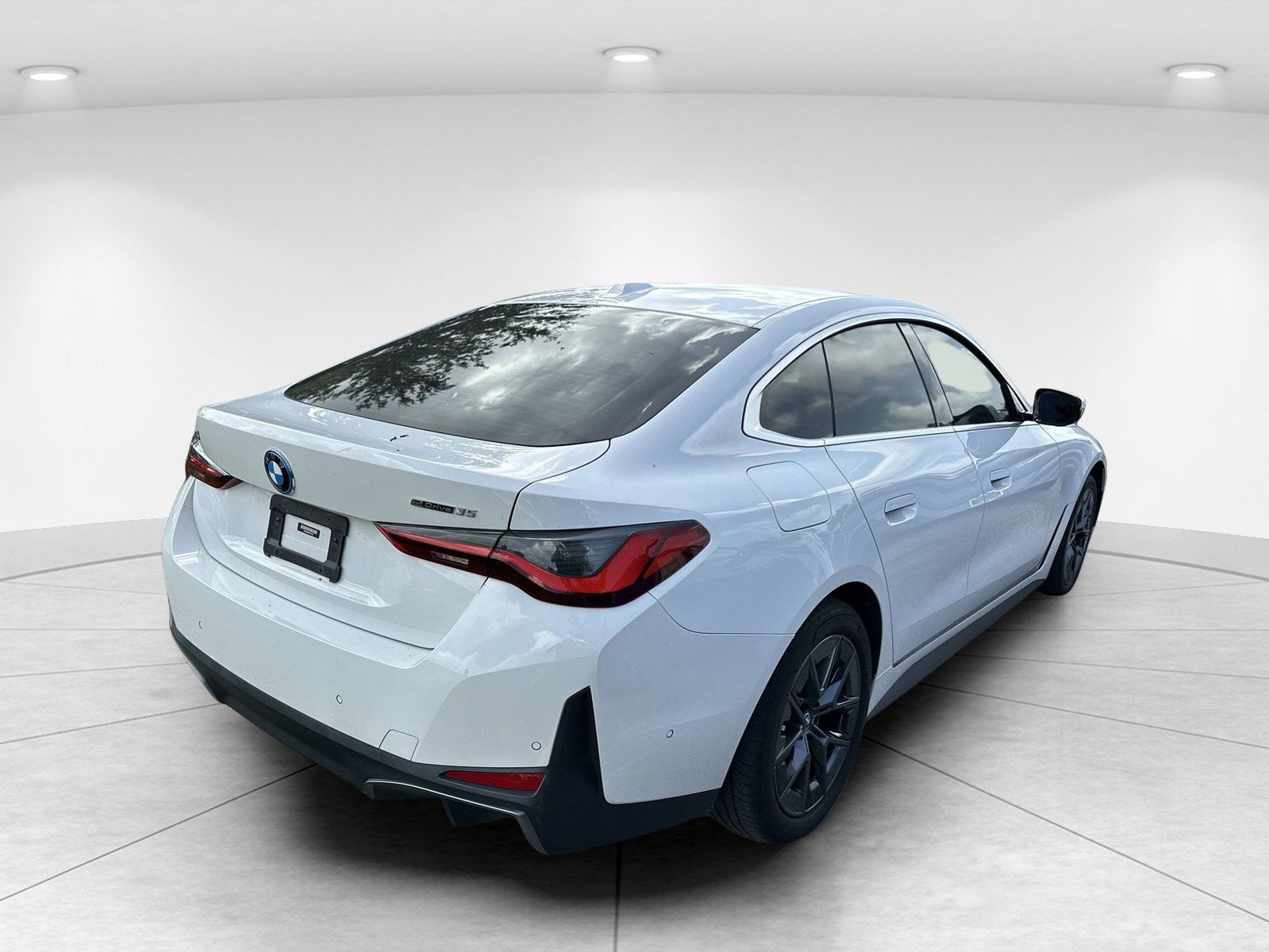 Used 2023 BMW i4 eDrive35 w/ Premium Package RWD image 7