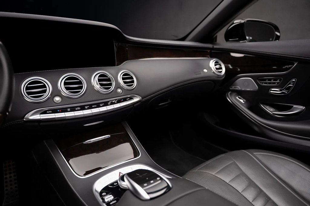 Used 2018 Mercedes-Benz S 560 Cabriolet image 33