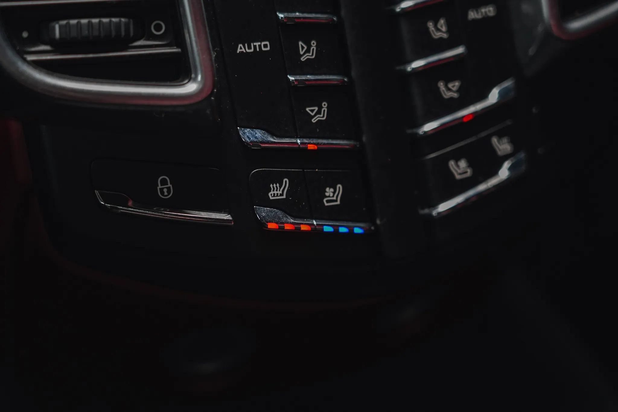 Used 2015 Porsche Cayenne Turbo image 47