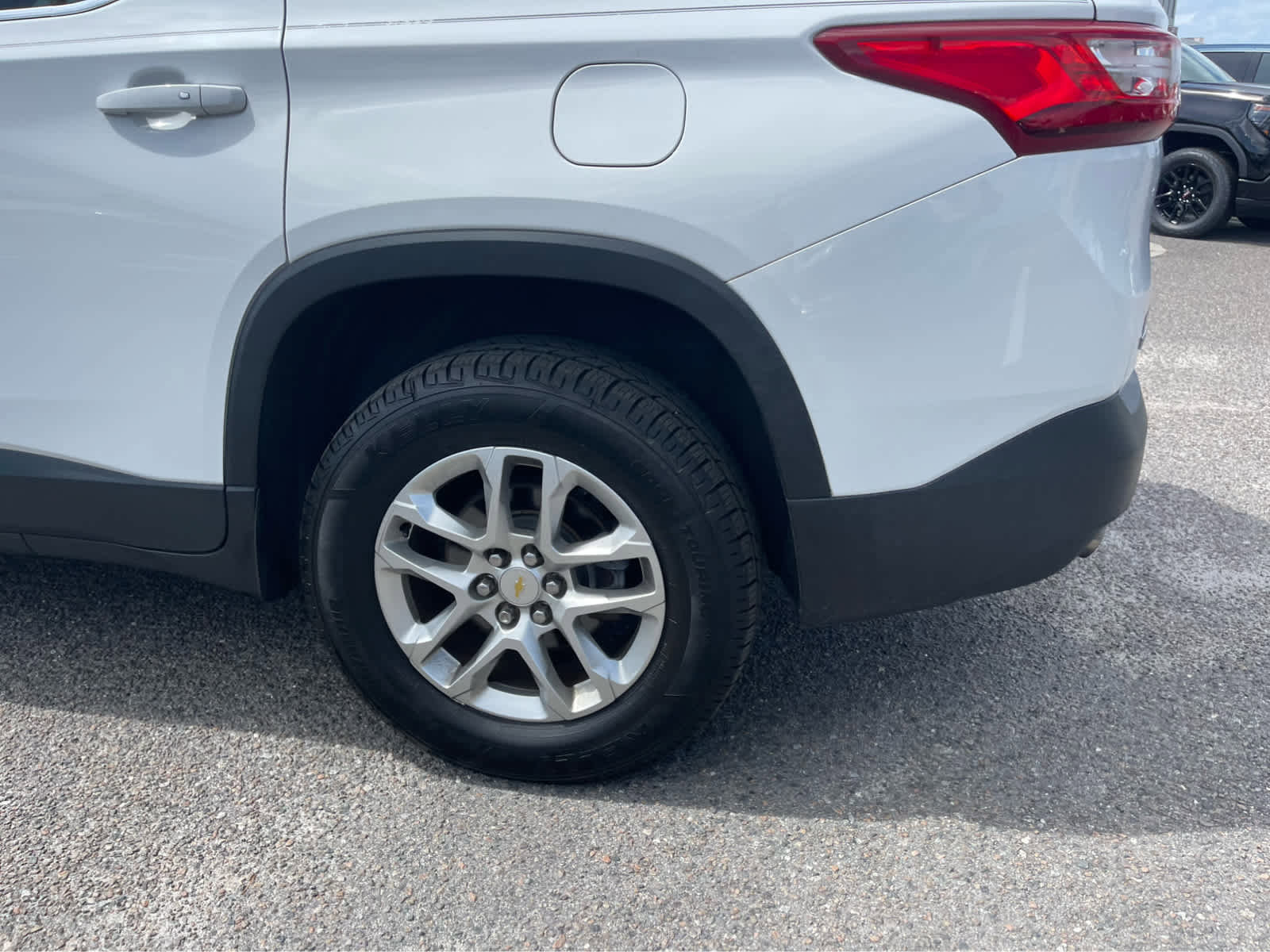 Used 2018 Chevrolet Traverse LS FWD image 9