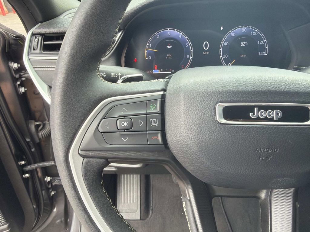 Used 2024 Jeep Grand Cherokee L Laredo AWD/4WD image 27