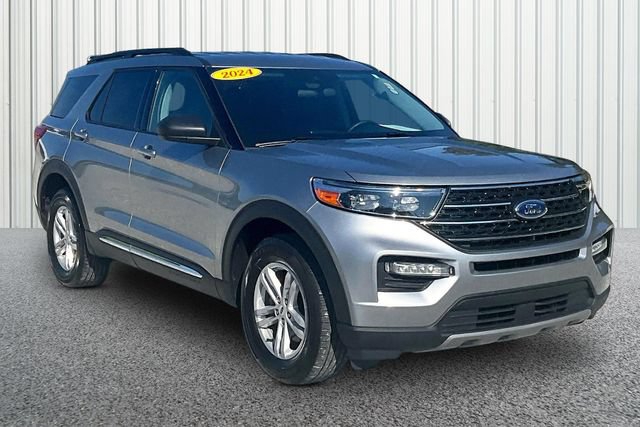 Used 2024 Ford Explorer XLT w/ Equipment Group 202A AWD/4WD image 1