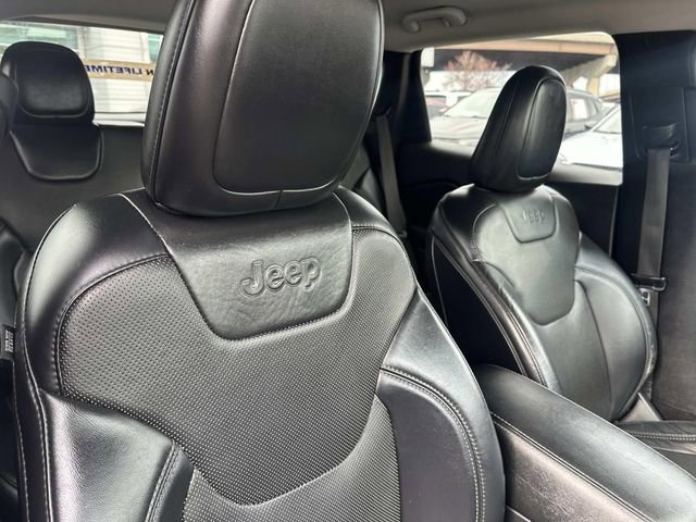 Used 2019 Jeep Cherokee Limited image 11