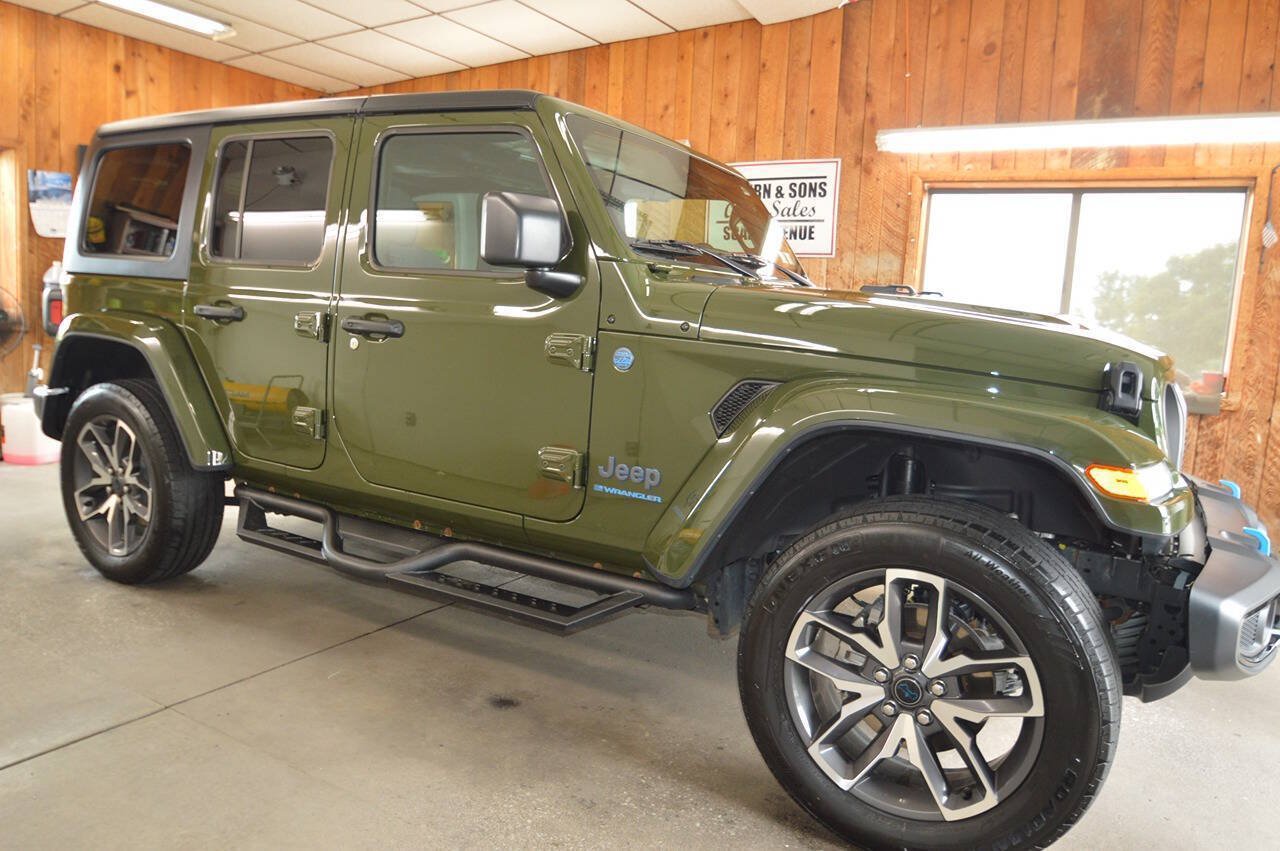 Used 2024 Jeep Wrangler Unlimited w/ Convenience Group AWD/4WD image 4