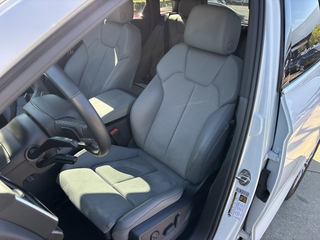 Used 2025 Audi SQ5 Premium Plus AWD/4WD image 21