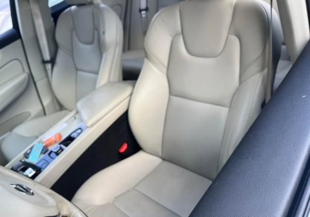 Used 2023 Volvo XC60 B5 Core w/ Protection Package Premier image 2