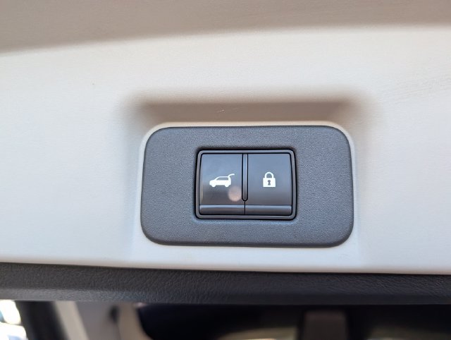 Used 2024 Nissan Ariya FWD image 11