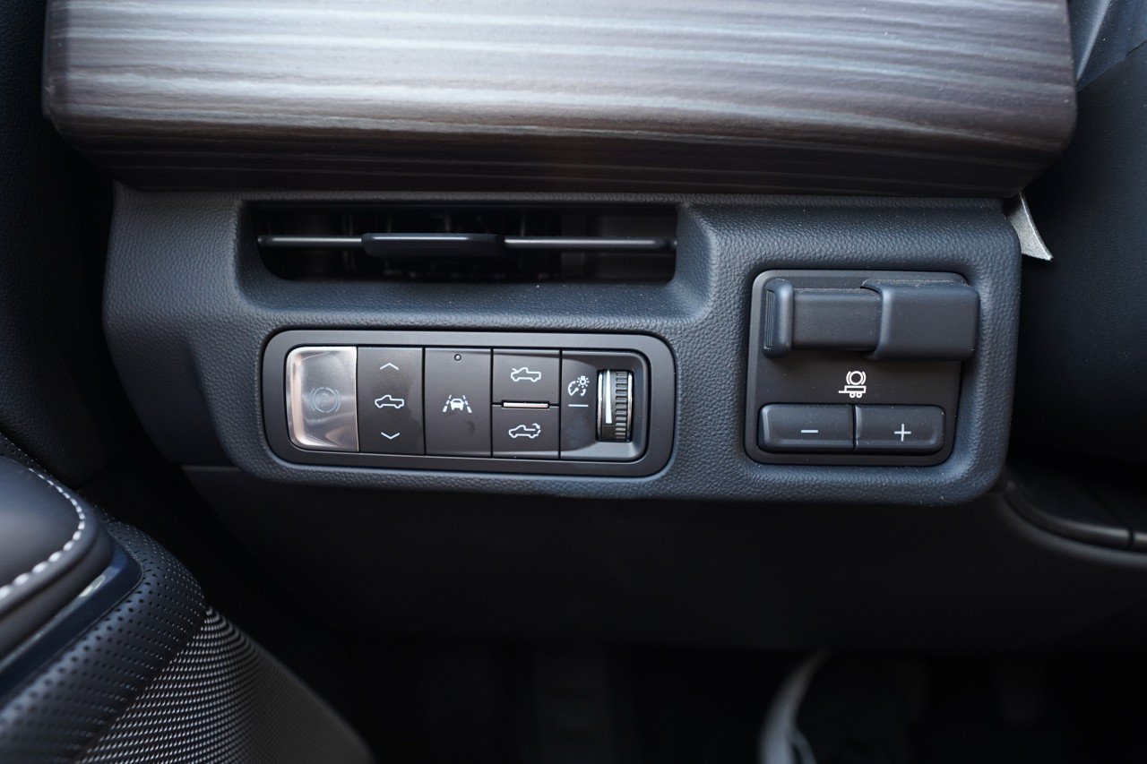 Certified 2025 GMC Sierra EV Denali AWD/4WD image 16