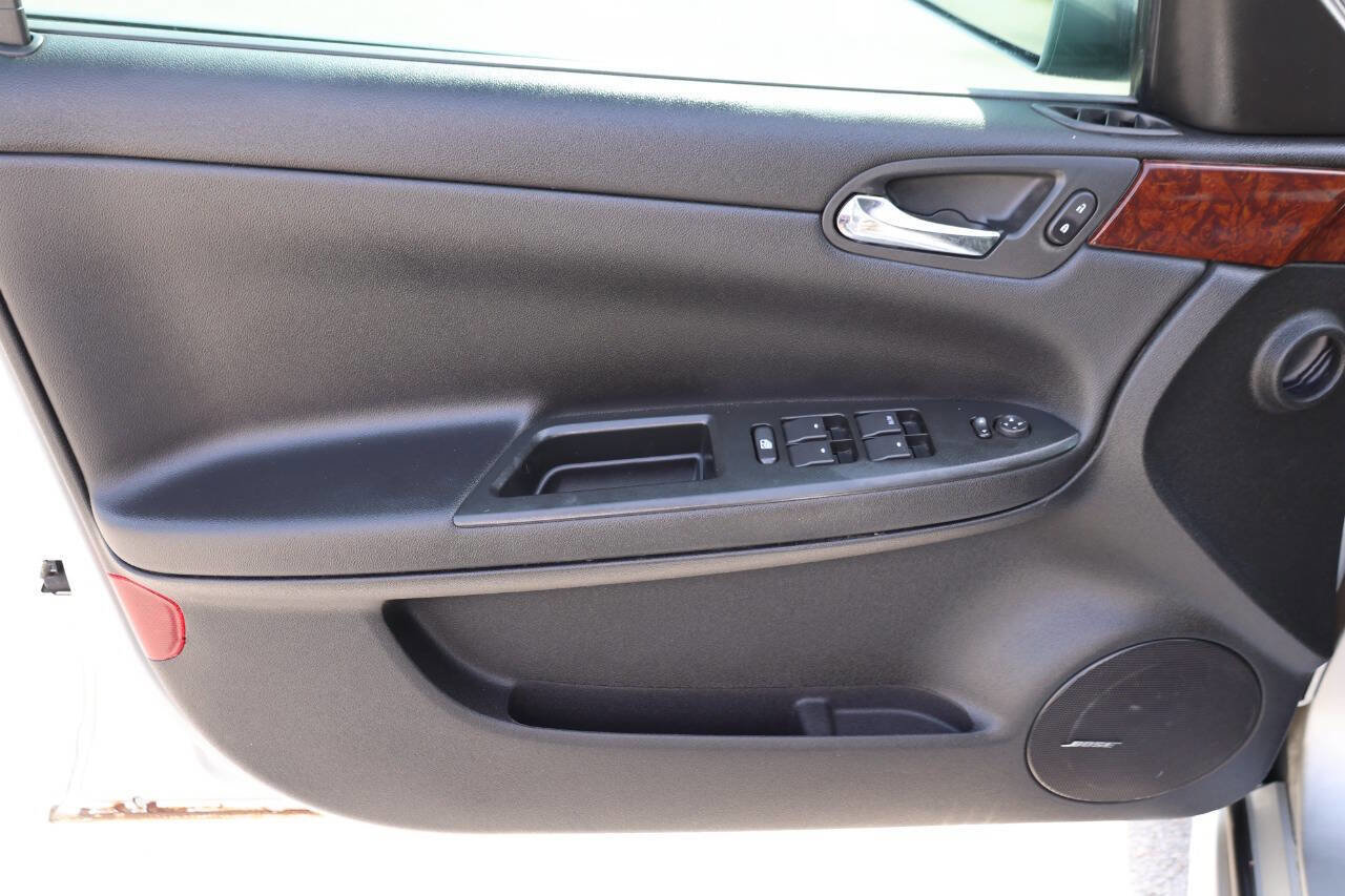 Used 2011 Chevrolet Impala LT w/ Luxury Edition Package FWD image 12