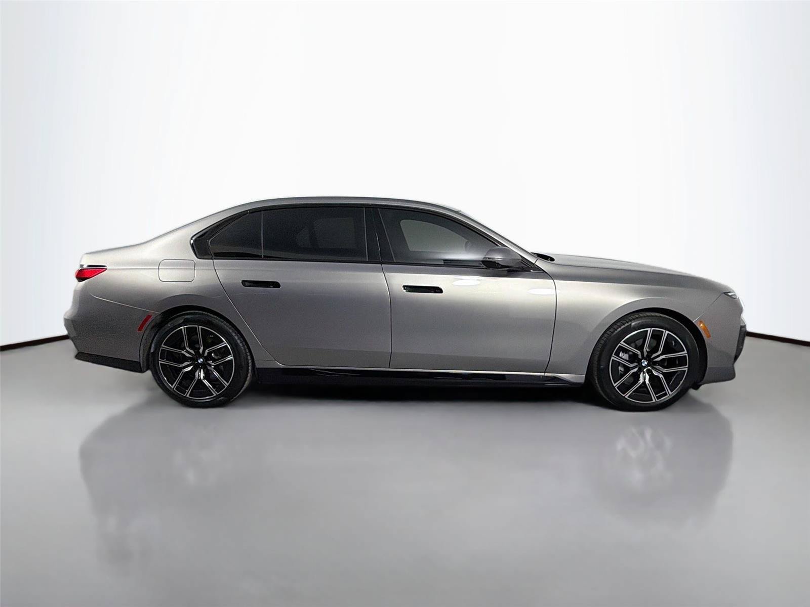 New 2026 BMW 750e xDrive AWD/4WD image 4