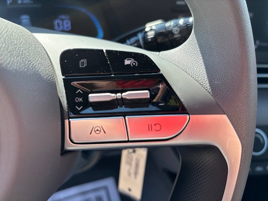 Certified 2025 Hyundai Elantra SE FWD image 24