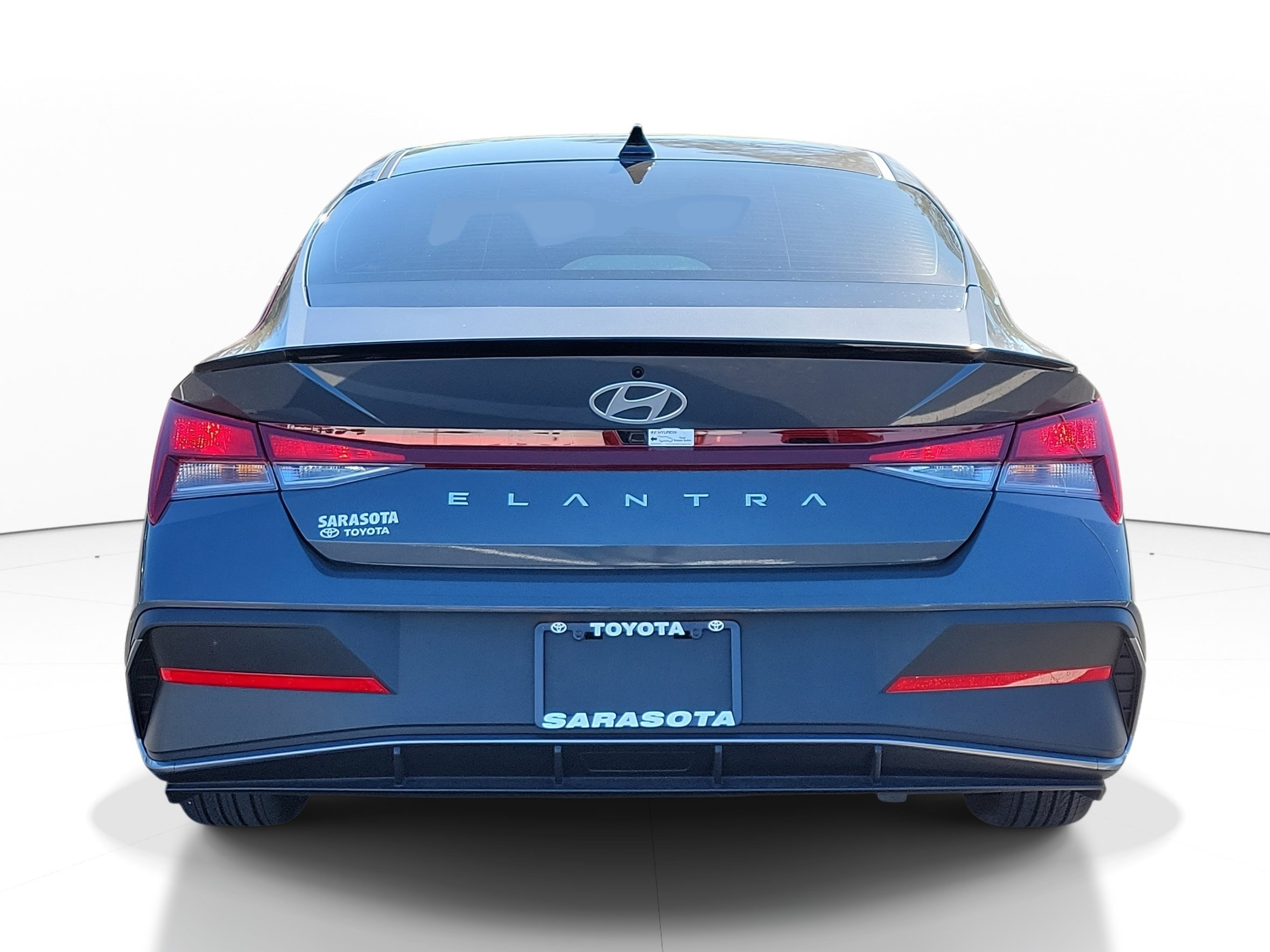 Used 2025 Hyundai Elantra Sport image 5