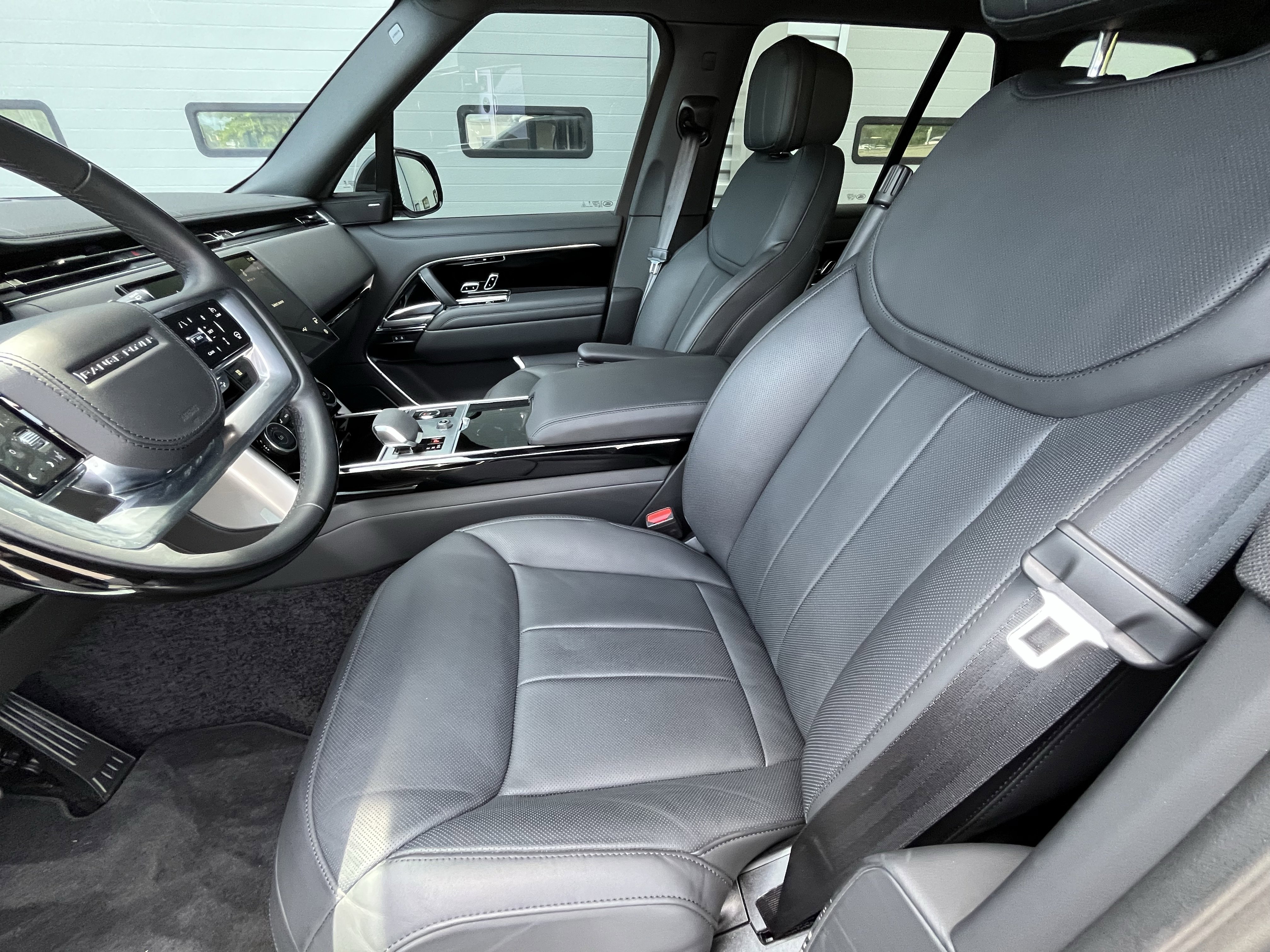 Certified 2023 Land Rover Range Rover SE AWD/4WD image 18