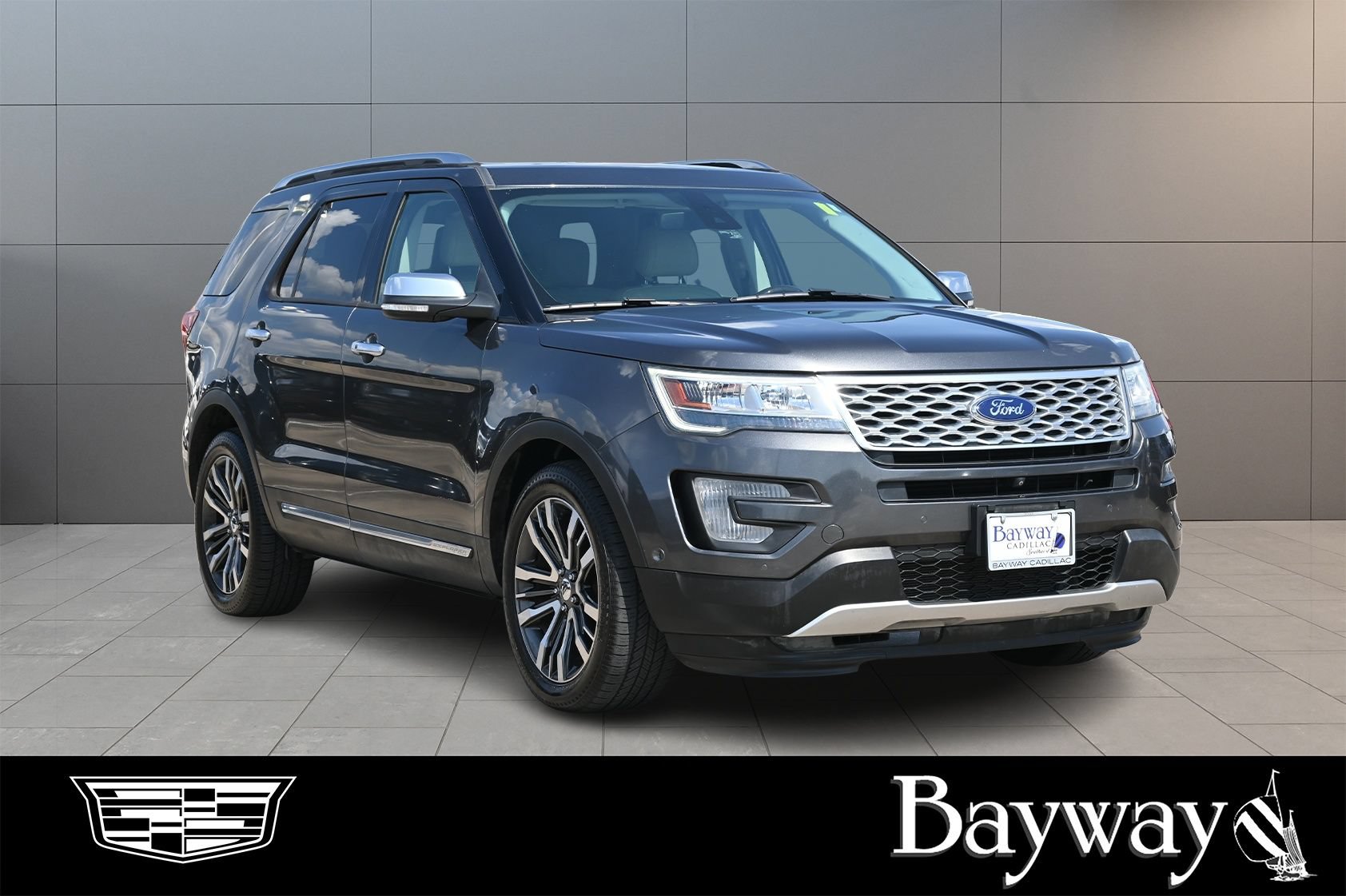 Used 2017 Ford Explorer Platinum AWD/4WD image 4