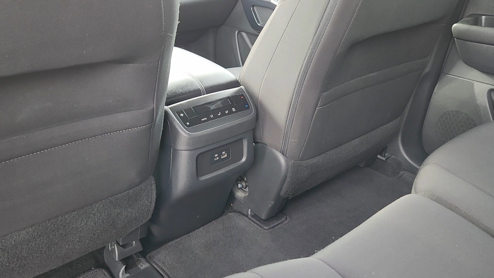 Used 2024 Nissan Pathfinder SV image 17