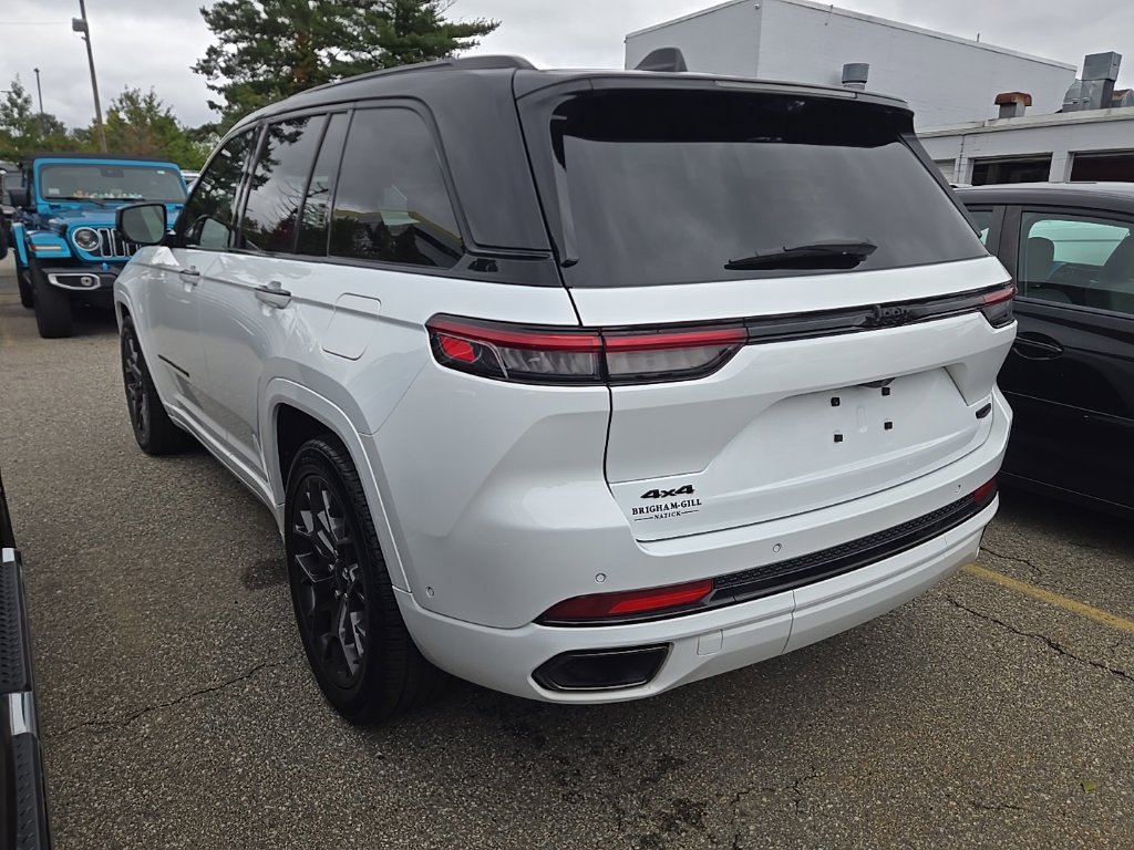 Used 2025 Jeep Grand Cherokee Summit AWD/4WD image 11