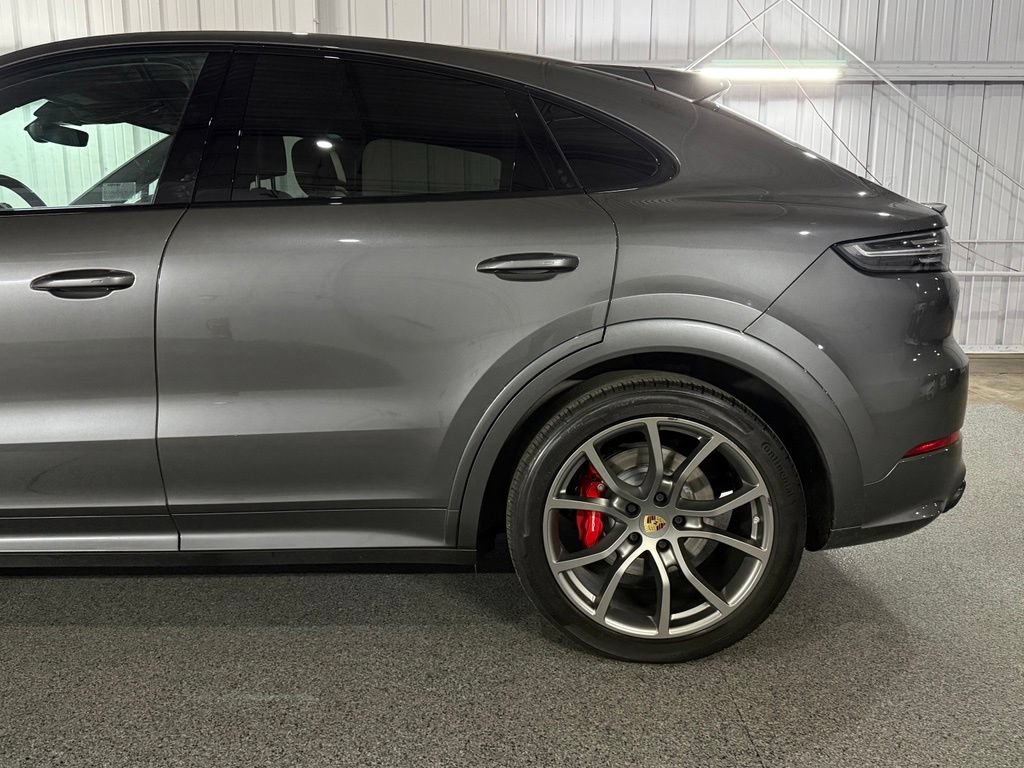 Used 2022 Porsche Cayenne GTS AWD/4WD image 14