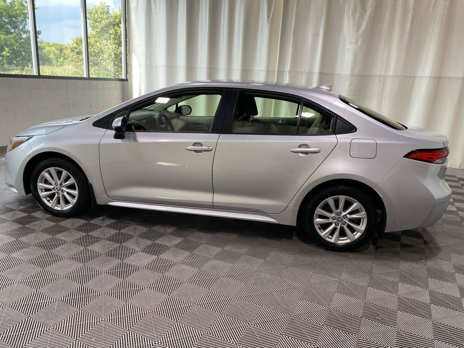 Used 2024 Toyota Corolla LE w/ LE Convenience Package FWD image 4