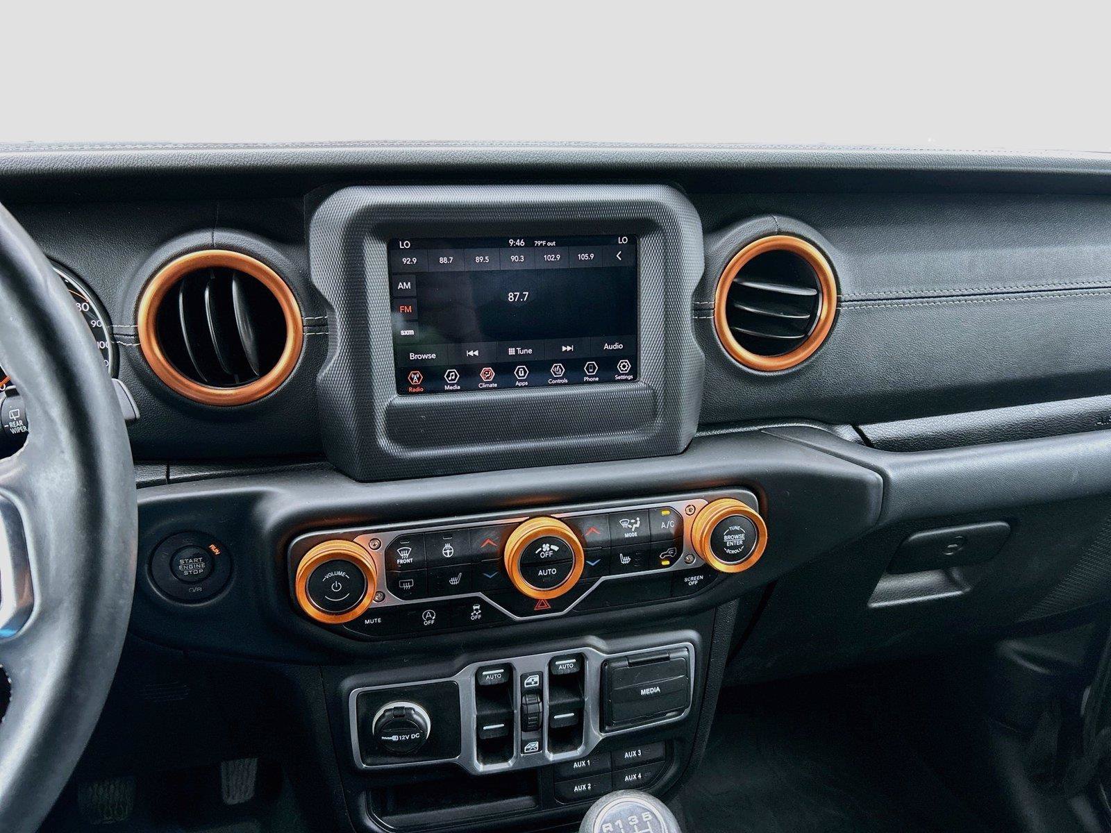 Used 2018 Jeep Wrangler Unlimited Sahara AWD/4WD image 27