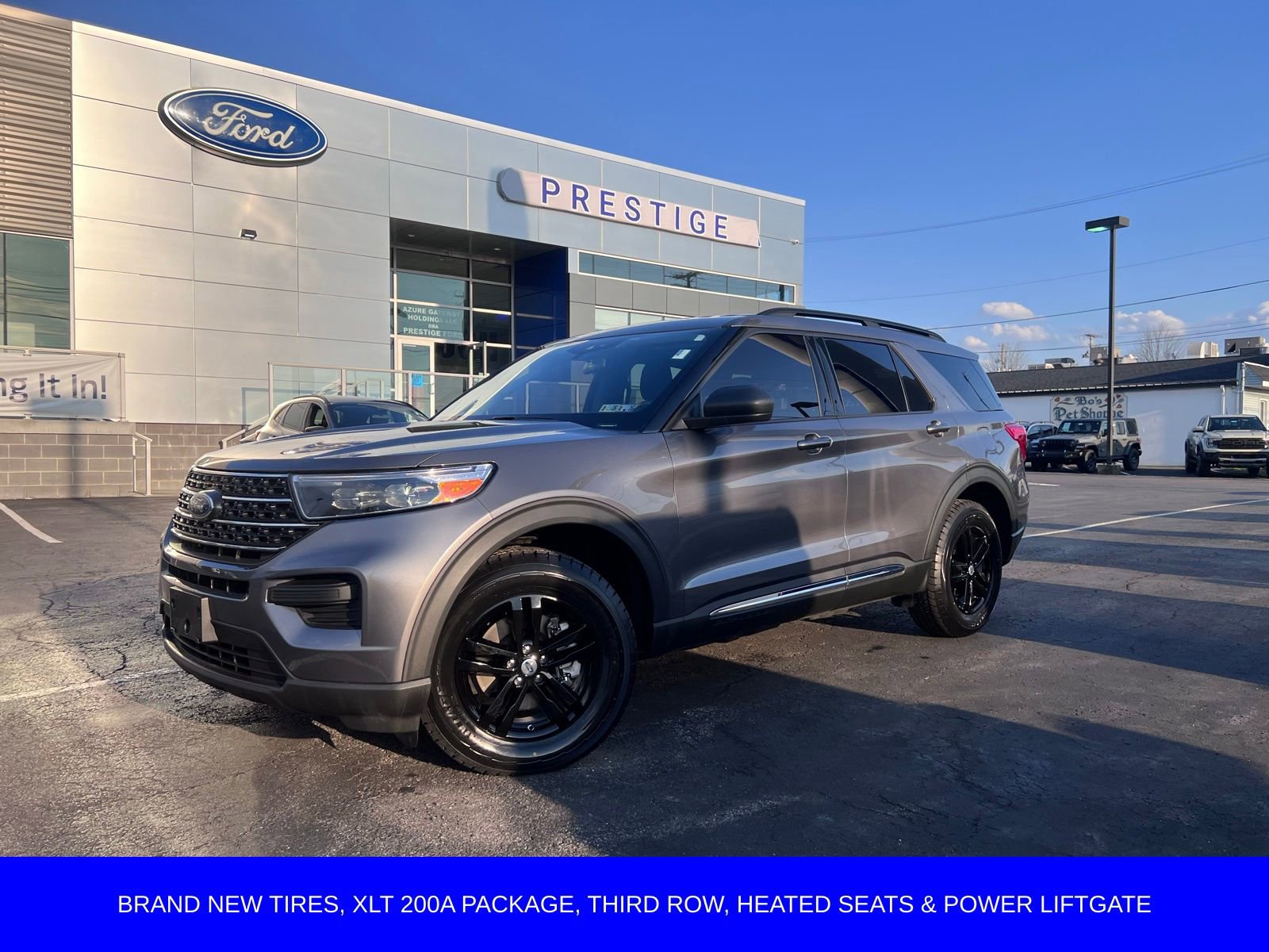 Used 2022 Ford Explorer XLT AWD/4WD image 1